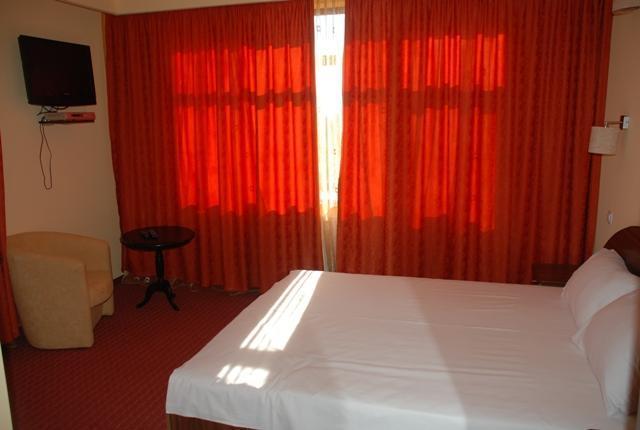 Hotel Coliseum Calafat Room photo